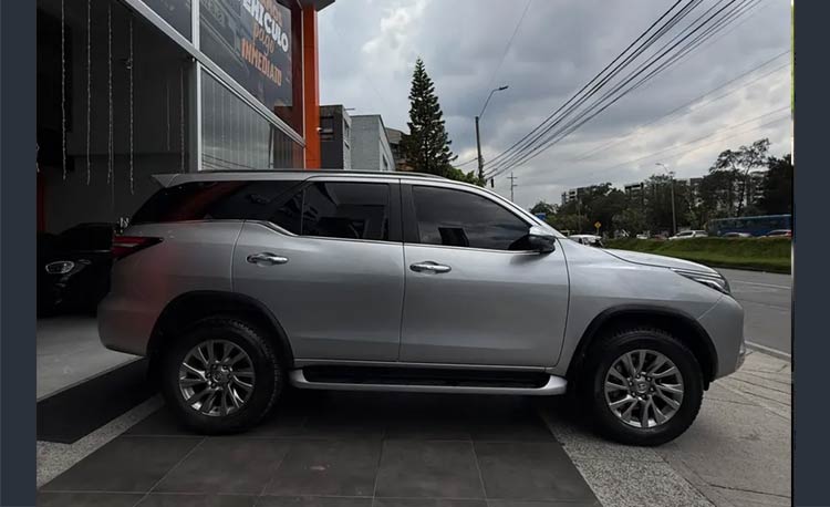 Toyota Fortuner 2.7 Srv Street Aut