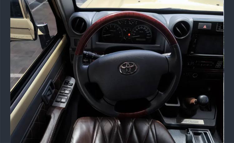 Toyota Land Cruiser 76