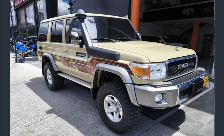 Toyota Land Cruiser 76