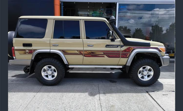 Toyota Land Cruiser 76