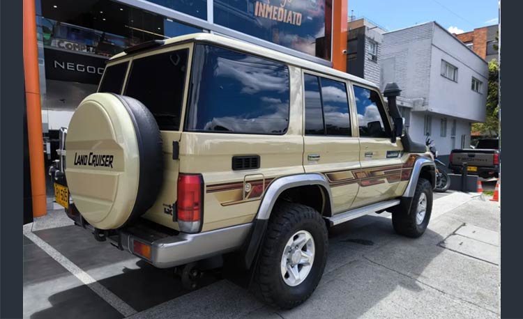 Toyota Land Cruiser 76