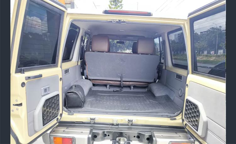 Toyota Land Cruiser 76