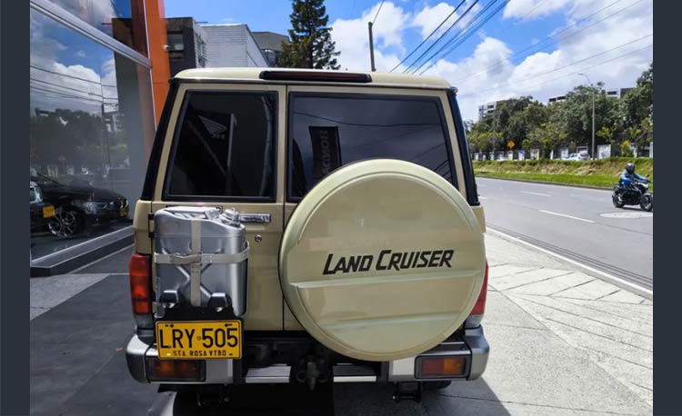 Toyota Land Cruiser 76