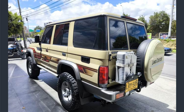 Toyota Land Cruiser 76