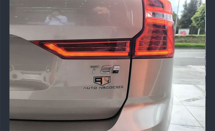 Volvo XC60 2.0 T8 Plus