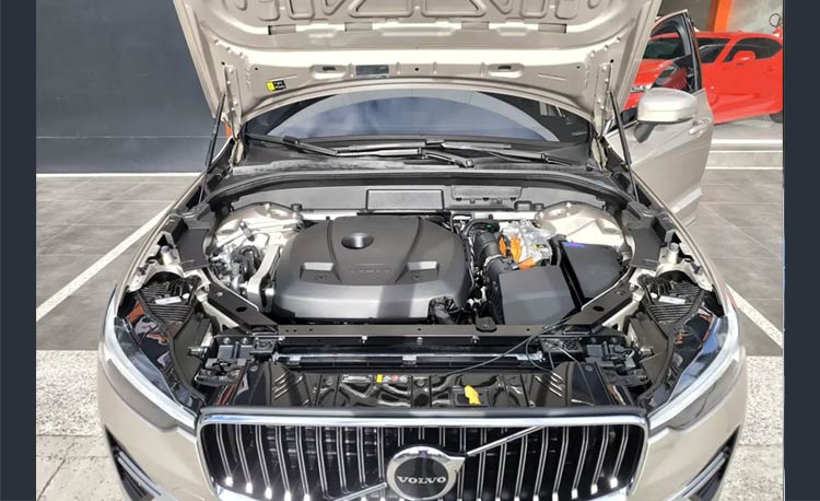 Volvo XC60 2.0 T8 Plus