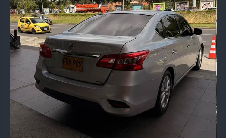 Nissan Sentra 1.8 B17 Fl Sense
